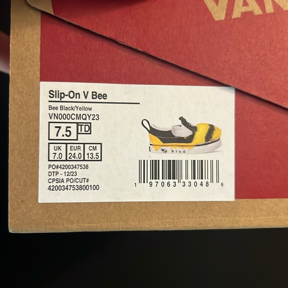 NWT vans bee kind 7.5